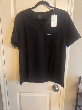 Bundle of XL Figs Catarina tops